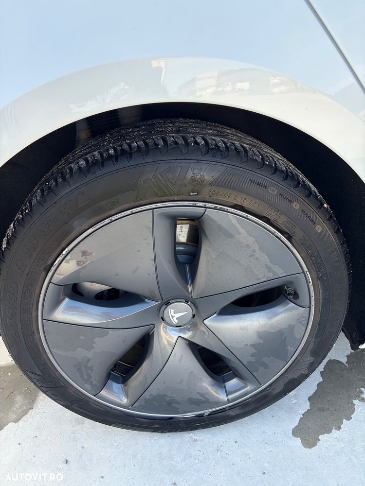 Tesla Model 3 - 7
