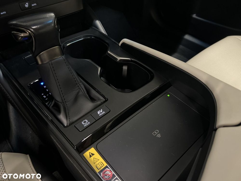 Lexus ES 300h Business Edition - 24