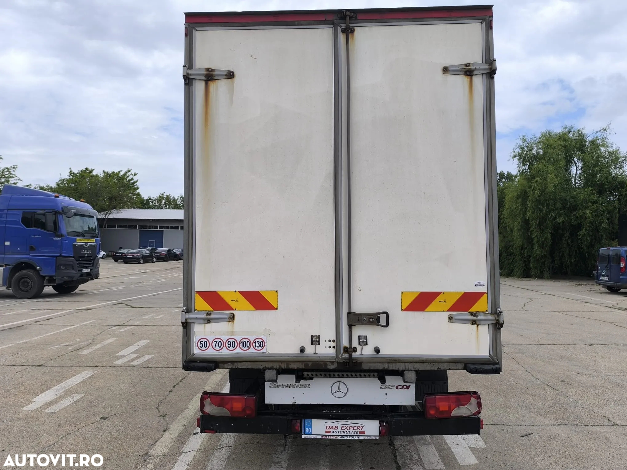 Mercedes-Benz Sprinter - 13