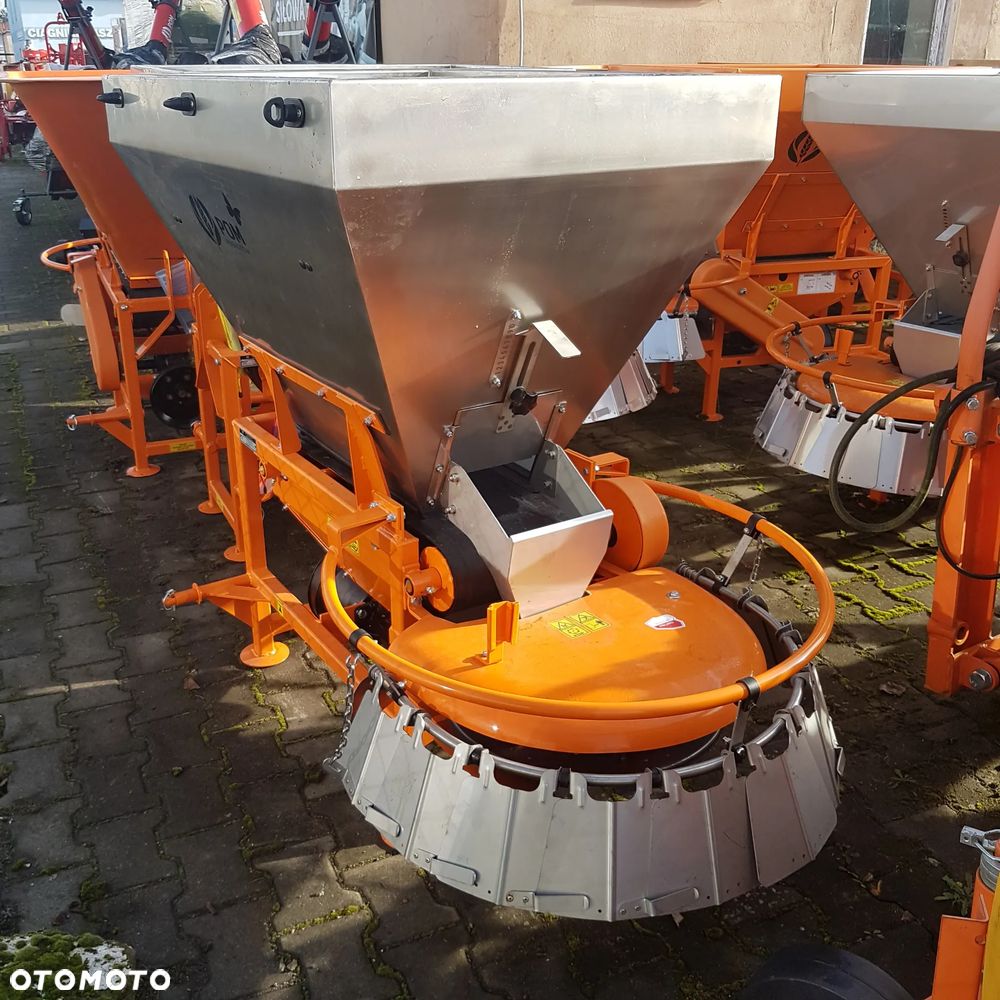 POM Augustów Piaskarka rozsiewacz nawozów MOTYL 400kg, 600kg - 7