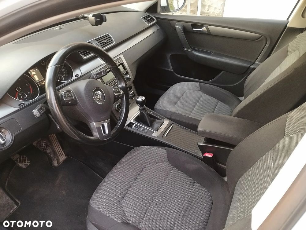 Volkswagen Passat - 12