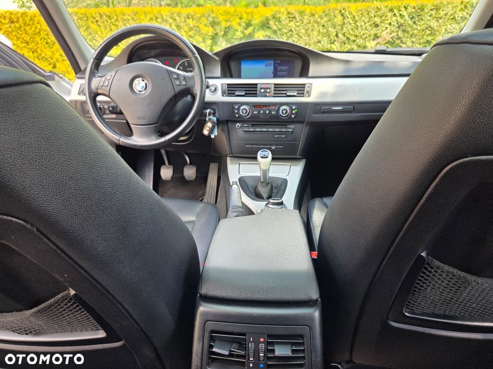BMW Seria 3 318i Edition Exclusive - 18