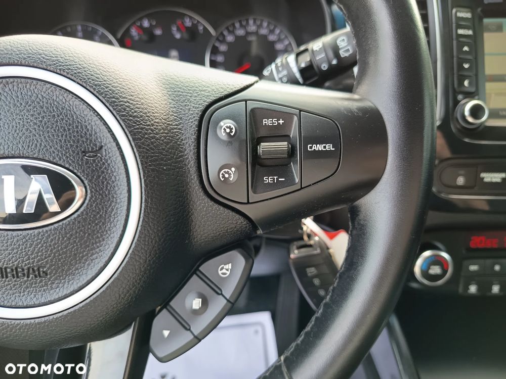 Kia Carens 1.6 GDI Attract - 23