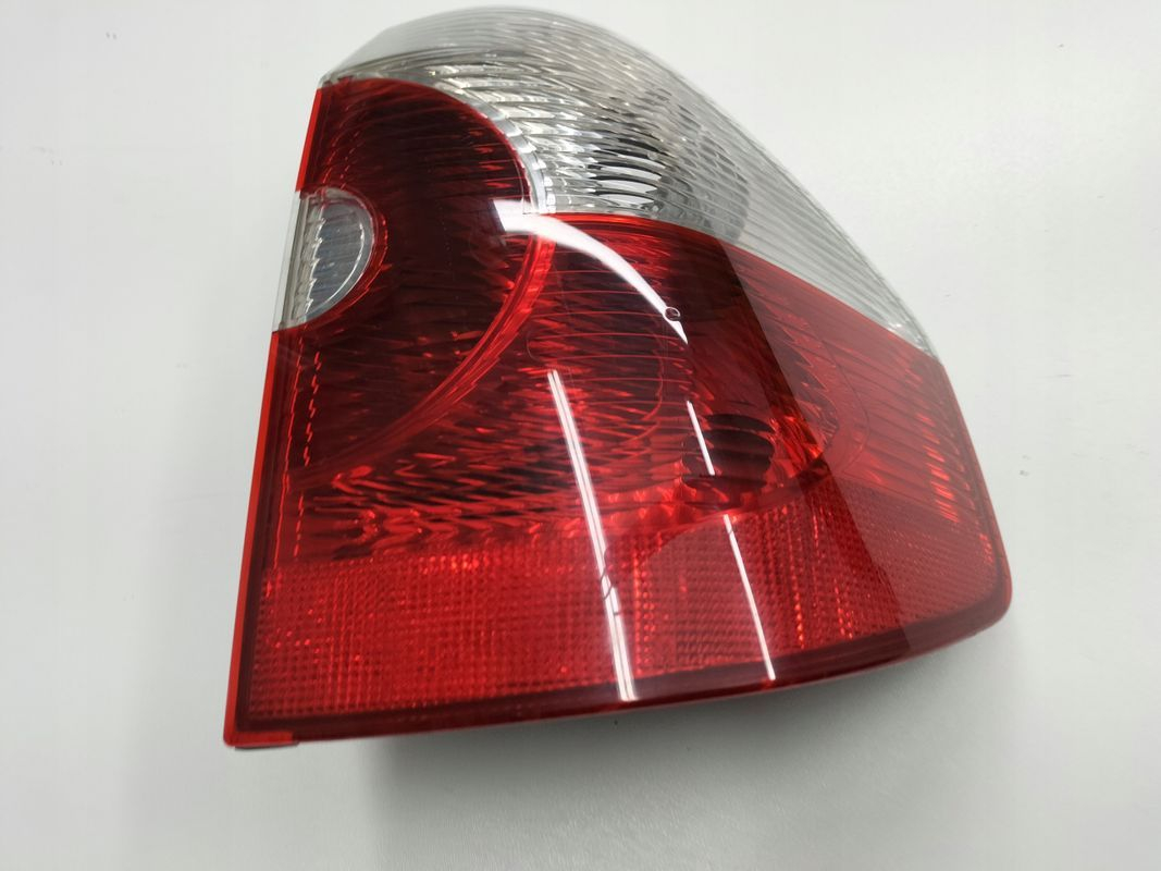 LAMPA PRAWY TYŁ BMW X3 E83 - 2