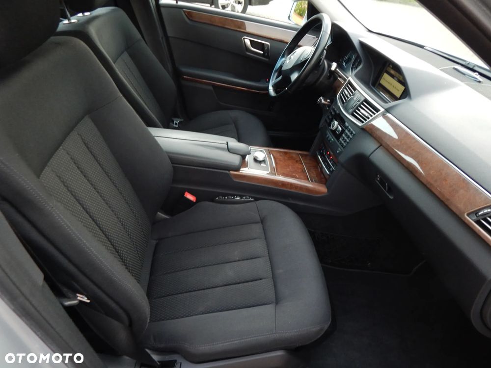 Mercedes-Benz Klasa E 250 CGI BlueEff Elegance - 15