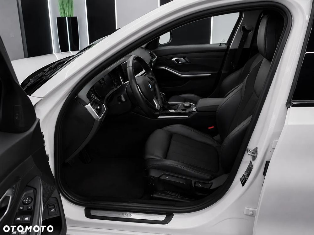 BMW Seria 3 318d Sport Line - 6