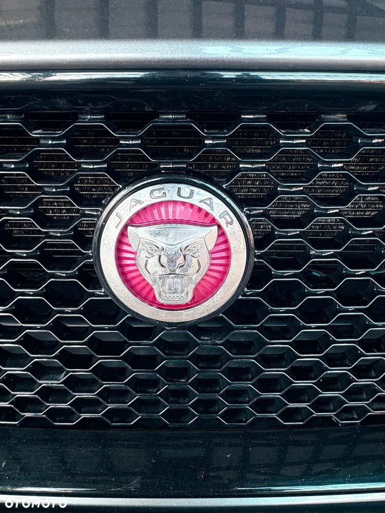 Jaguar XF 2.0 i4D R-Sport - 9