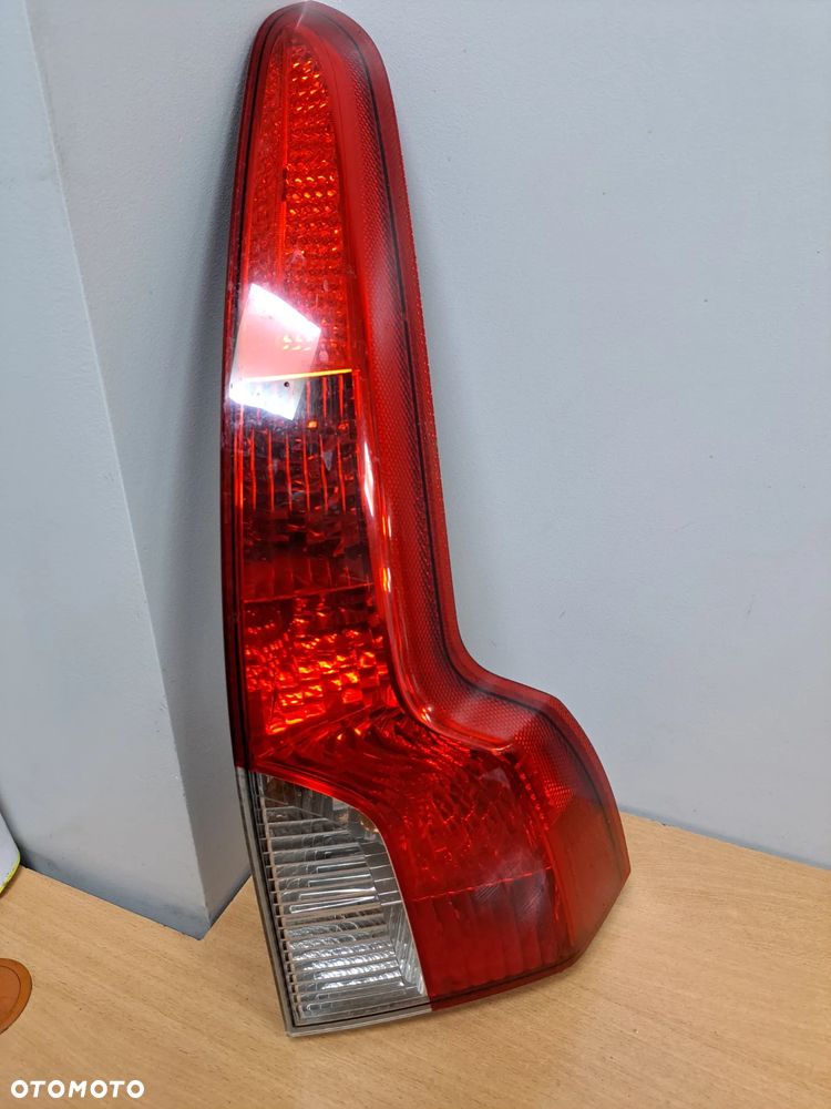 LAMPA PRAWYTYŁ VOLVO V50 EUROPA LIFT 07-12R