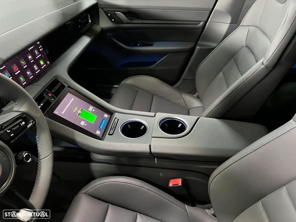 Porsche Taycan Sport Turismo - 17