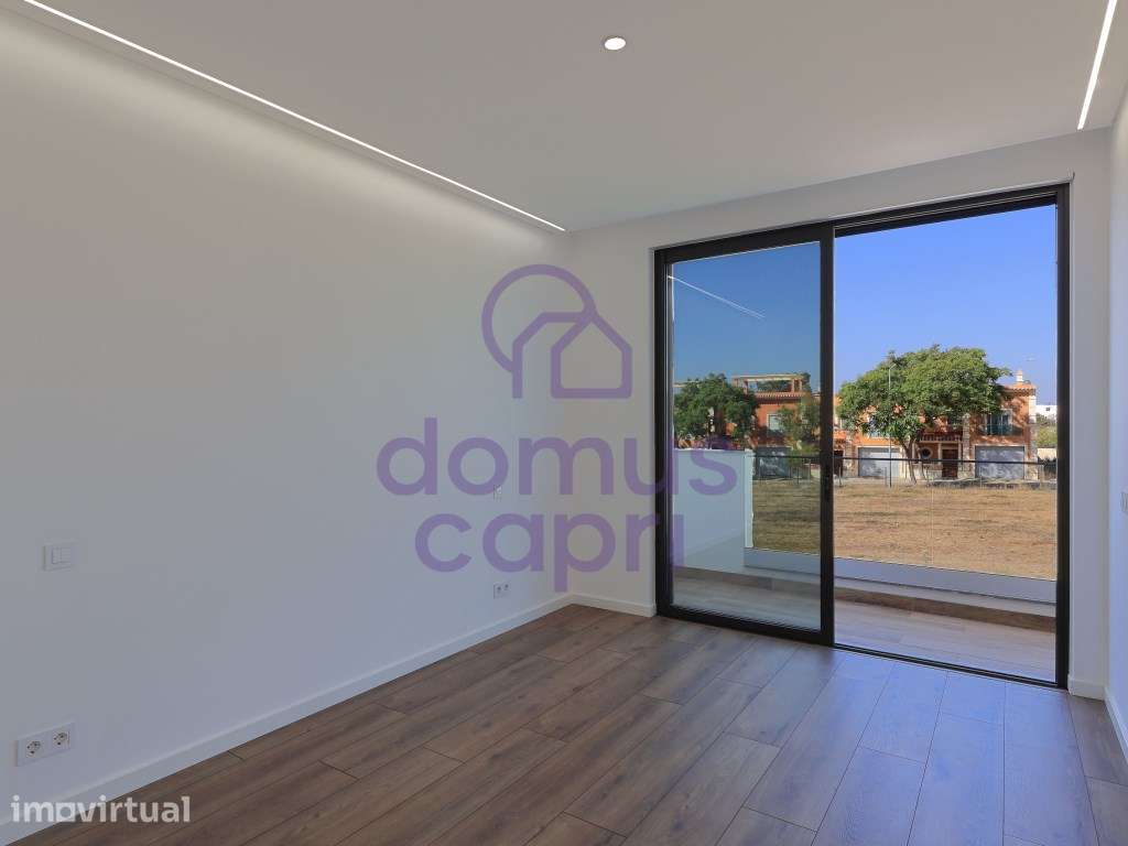 Moradia T3 com Vista Mar, Piscina e Estacionamento em Fuzeta - Grande imagem: 5/33