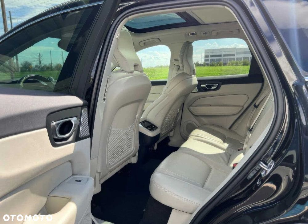 Volvo XC 60 T5 AWD Momentum - 9