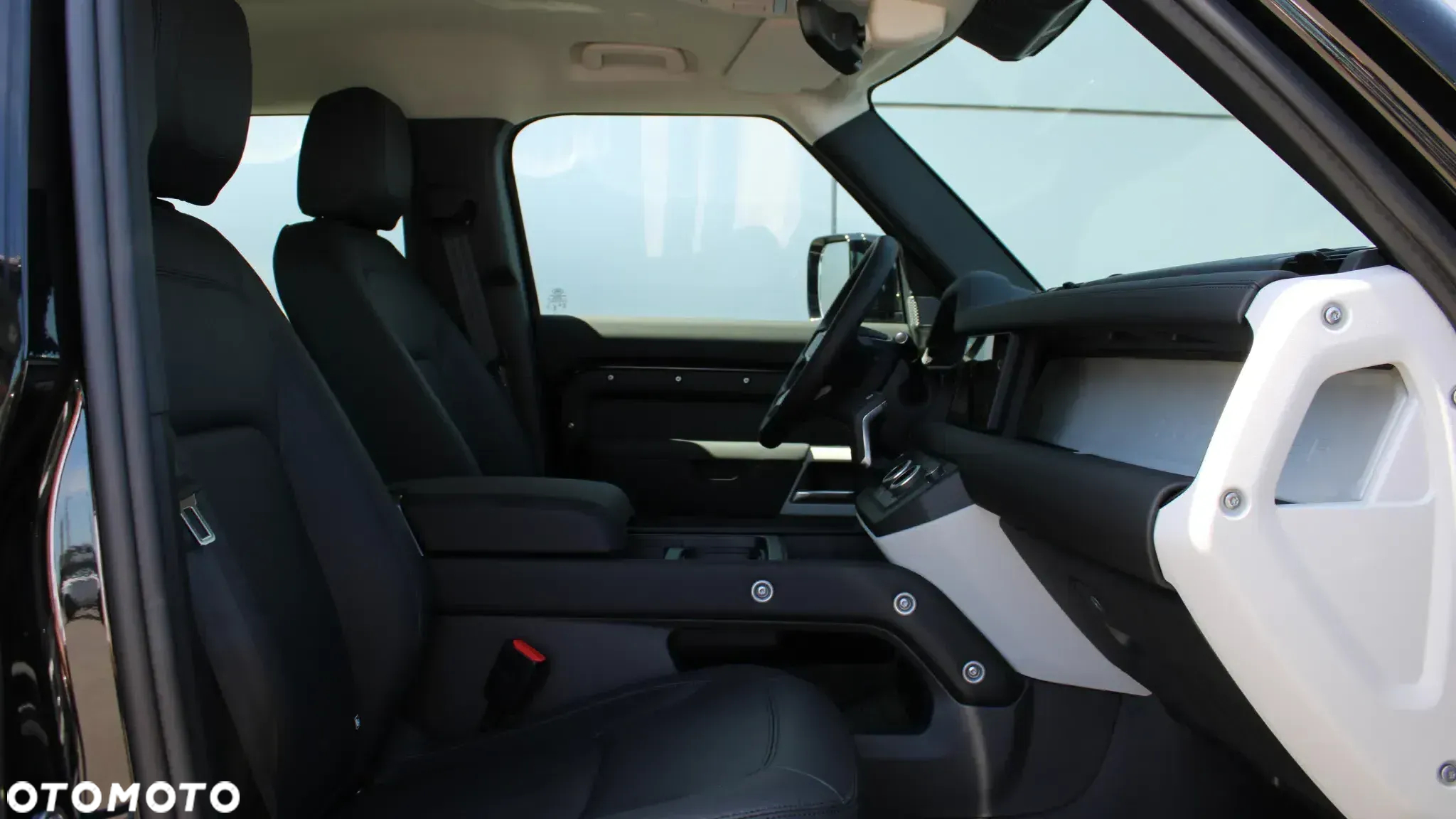 Land Rover Defender - 7