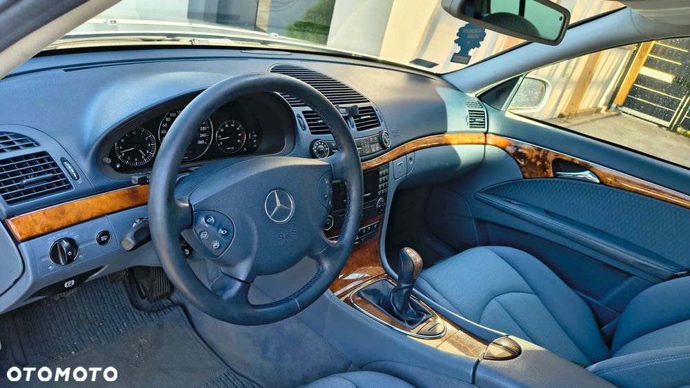 Mercedes-Benz Klasa E 240 Elegance - 11