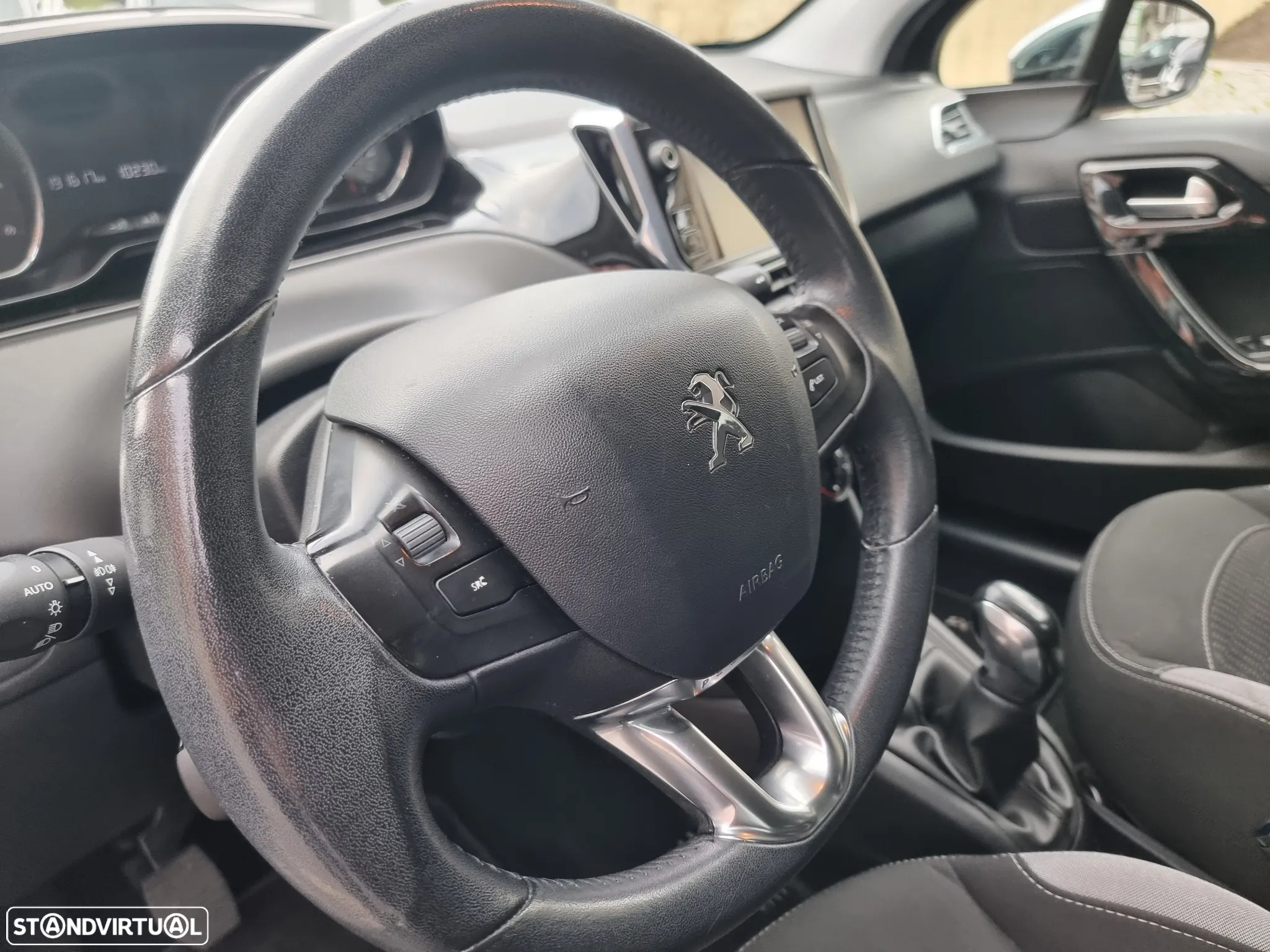 Peugeot 208 1.4 HDi SE Style - 11