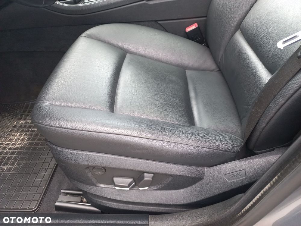 BMW Seria 5 550i - 9