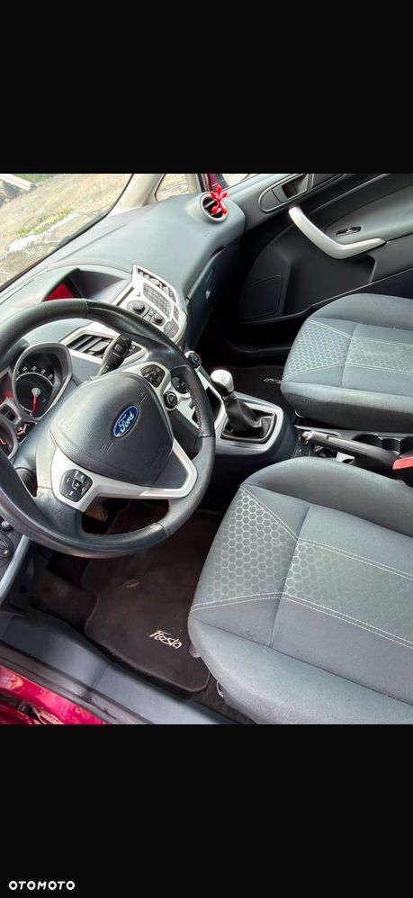 Ford Fiesta 2010 photo 5
