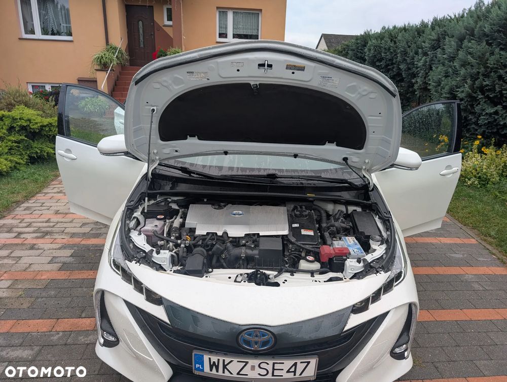 Toyota Prius Hybrid Solar - 15