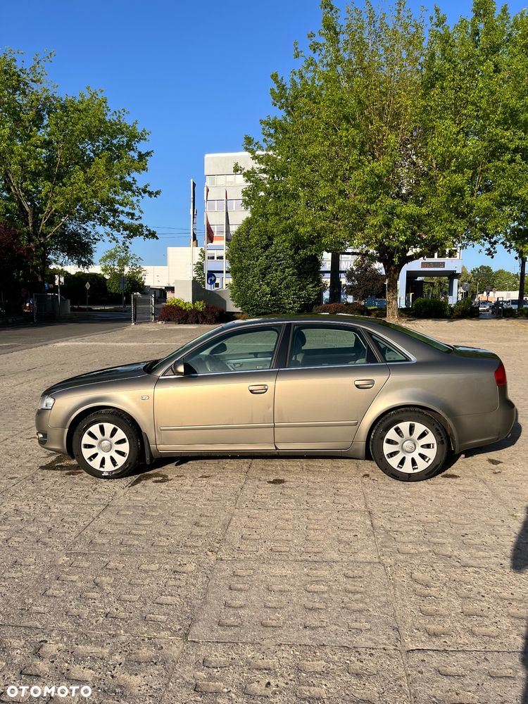 Audi A4 Limousine - 14