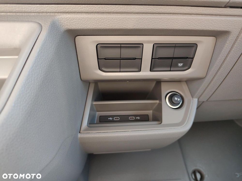Volkswagen Crafter 35 Furgon z wysokim dachem silnik: 2,0 l EU6 SCR 177 KM, przedni 8-bieg.automatyczna, r.o : 4490 mm - 20