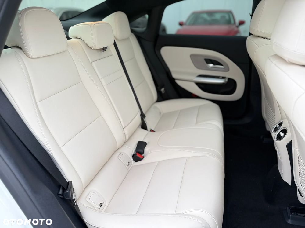 Mercedes-Benz CLA 200 58kWh - 33