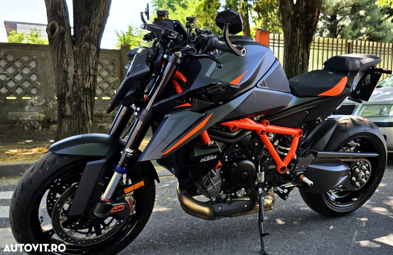 KTM 1390 Super Duke - 1