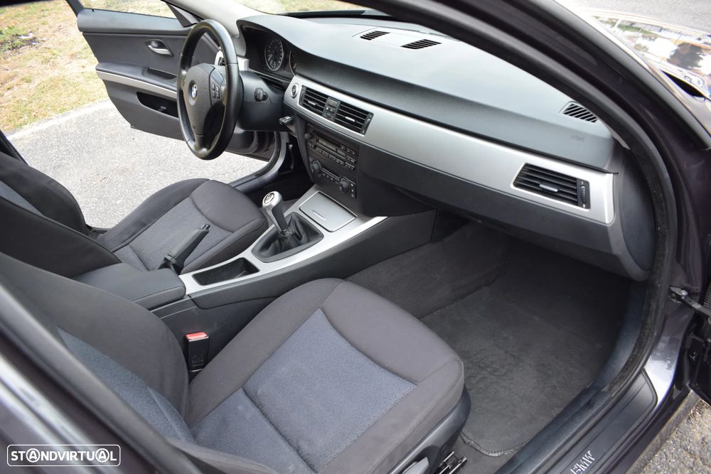 BMW 318 d Exclusive - 12