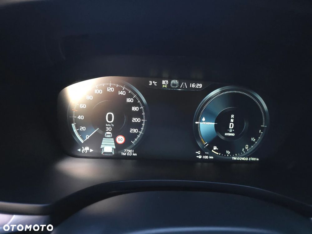 Volvo V60 T6 AWD Plug-In Hybrid Essential - 19