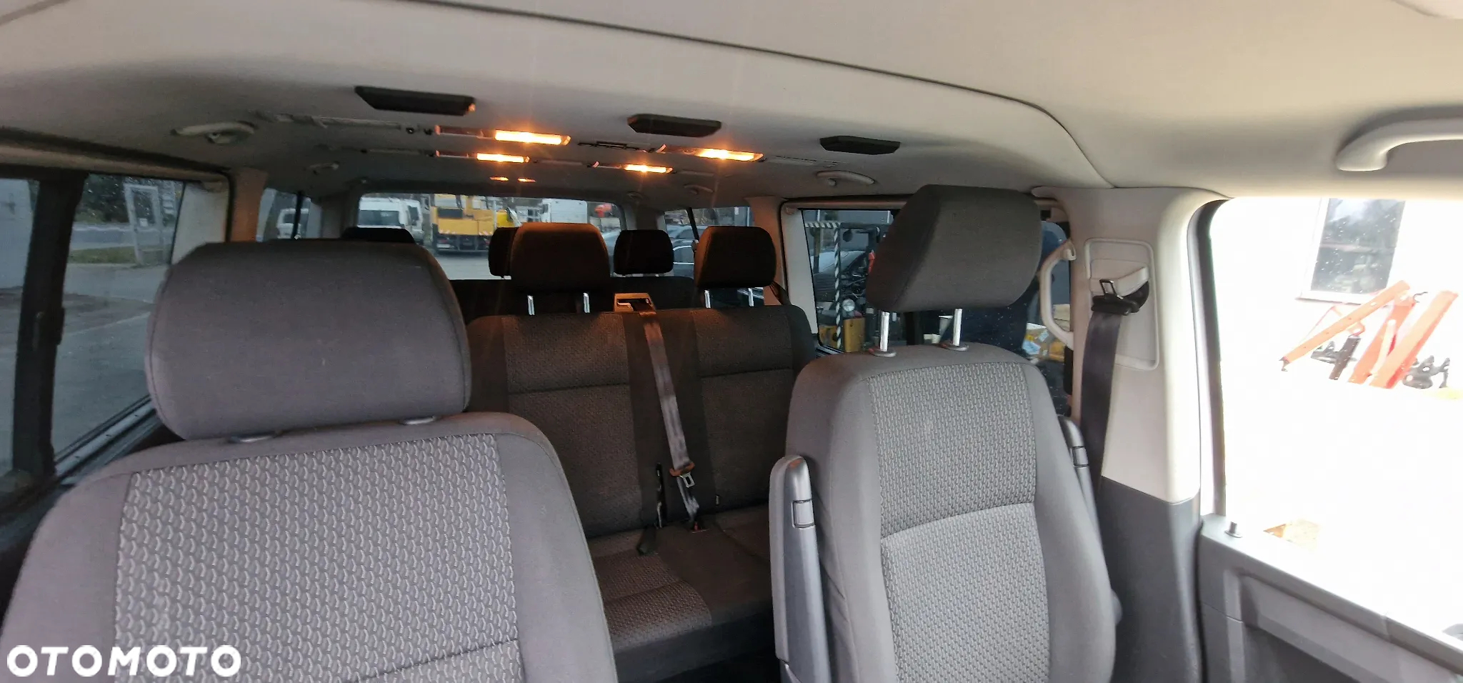 Volkswagen Caravelle - 9