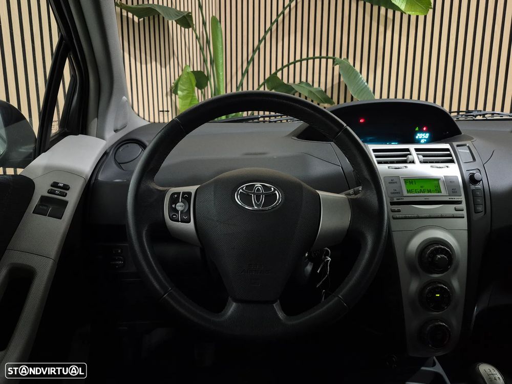 Toyota Yaris 1.3 VVT-i Sol AC+VSC - 8