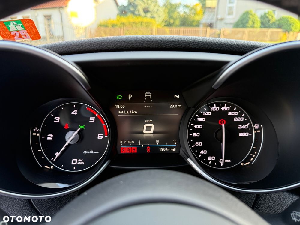 Alfa Romeo Giulia 2.2 AT8 Business - 36
