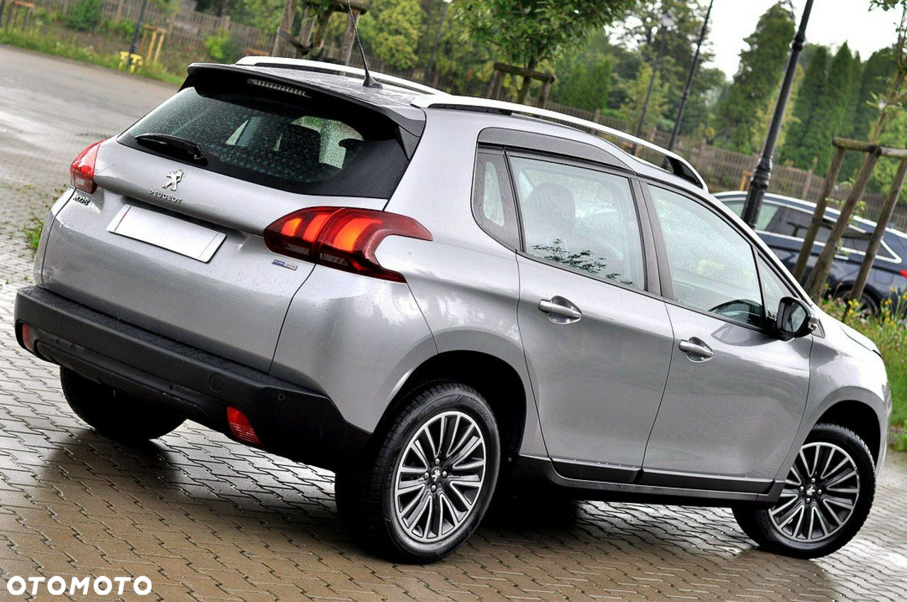 Peugeot 2008 1.2 Pure Tech Allure S&S - 4