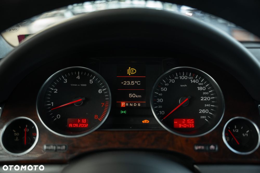 Audi A8 4.2 L Quattro - 39
