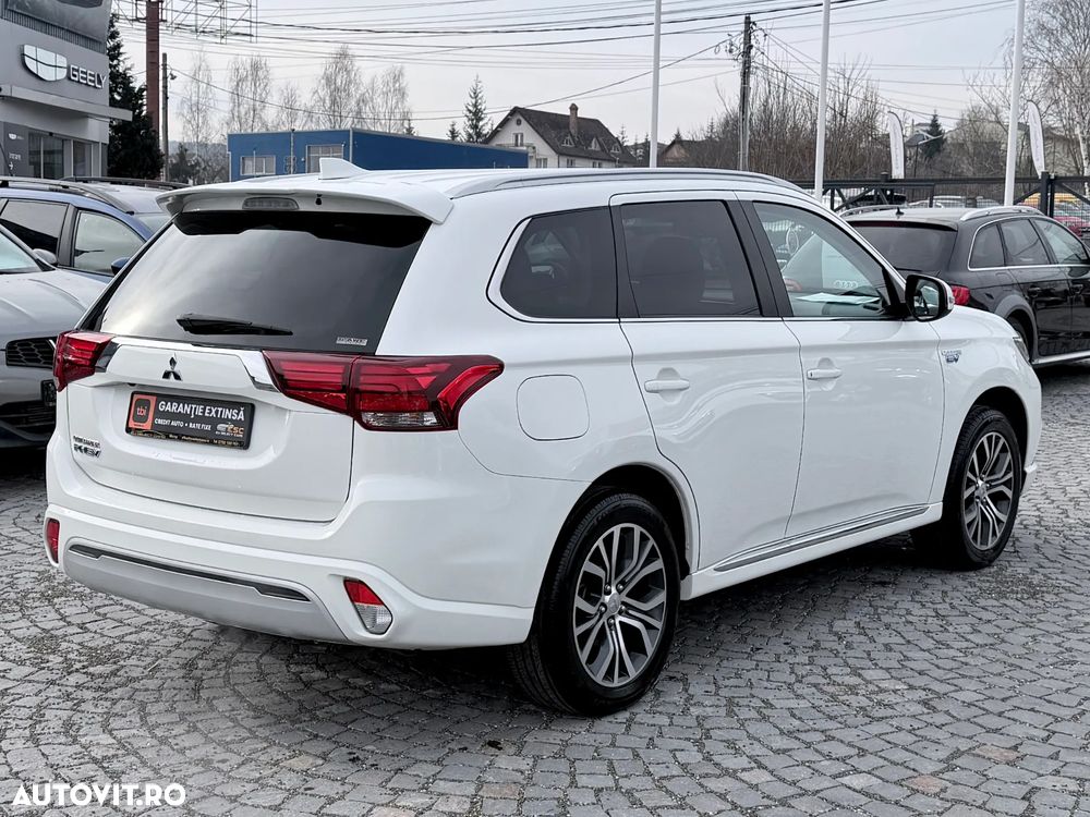 Mitsubishi Outlander PHEV 2.4 L 4X4 Intense - 3