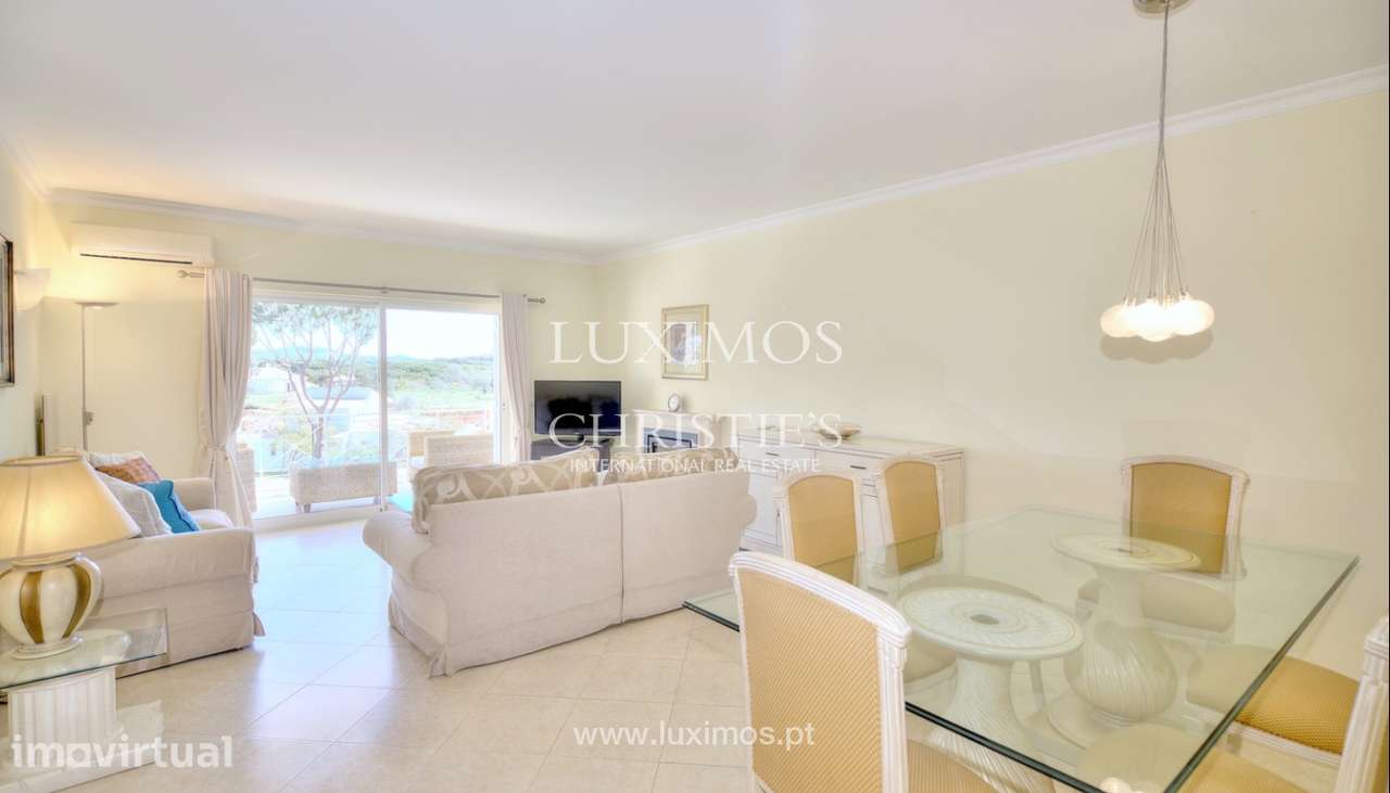 Moradia geminada V4, com piscina, para venda em Vilamoura, Algarve - Grande imagem: 3/39