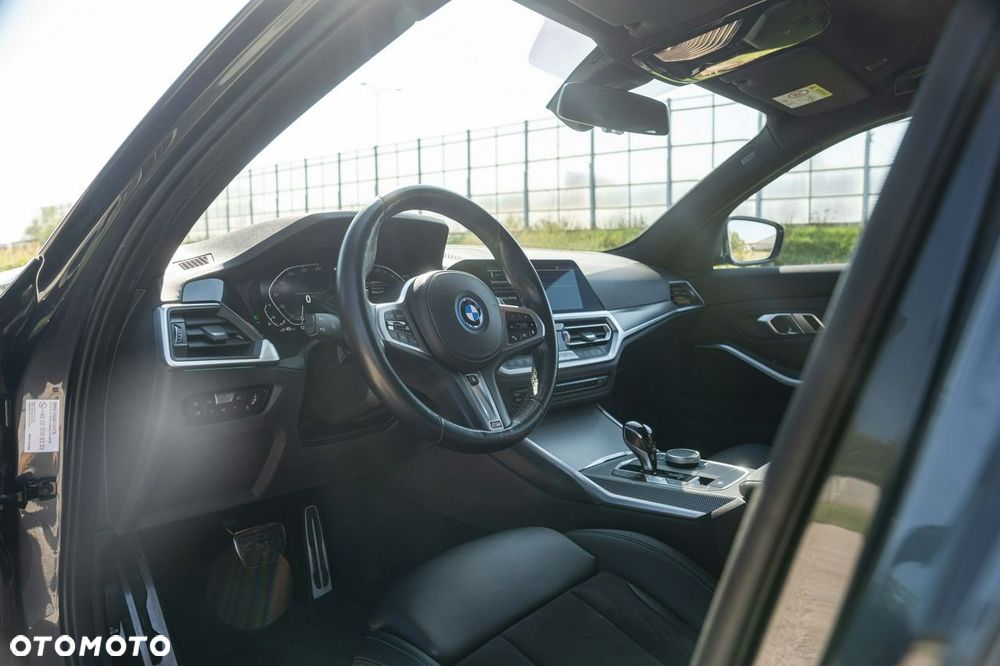 BMW Seria 3 330e PHEV M Sport - 19
