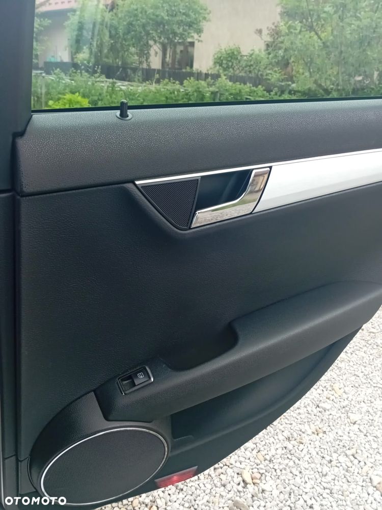 Mercedes-Benz Klasa C 180 Kompressor BlueEFFICIENCY - 11