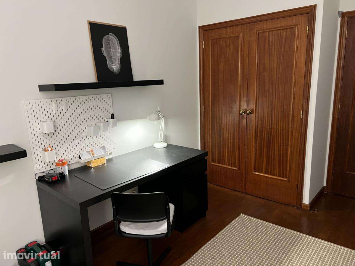 Quarto - localizado em Lordelo do Ouro Porto - Grande imagem: 5/14