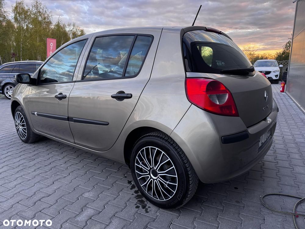 Renault Clio - 14
