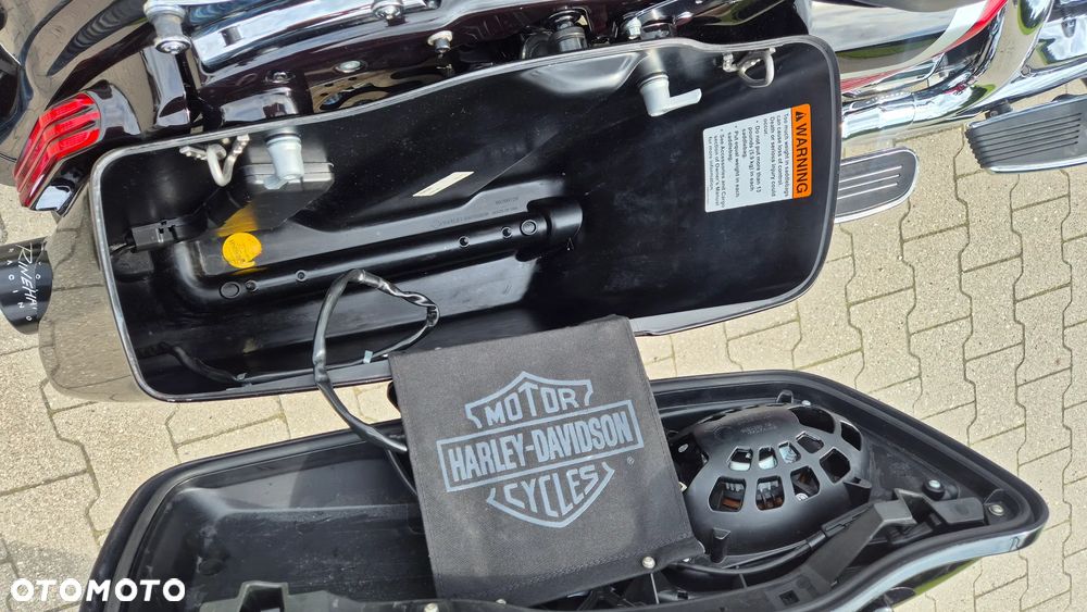 Harley-Davidson CVO Street Glide - 25