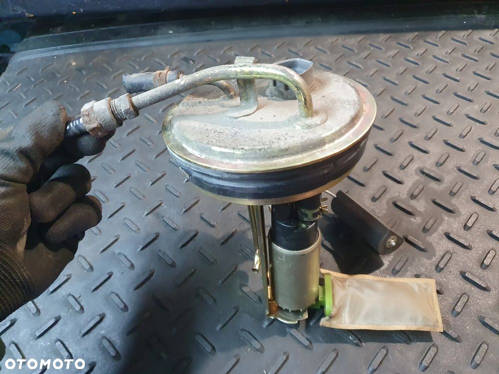 Pompa paliwa Toyota Corolla E11 7702002050  228220012002 - 1