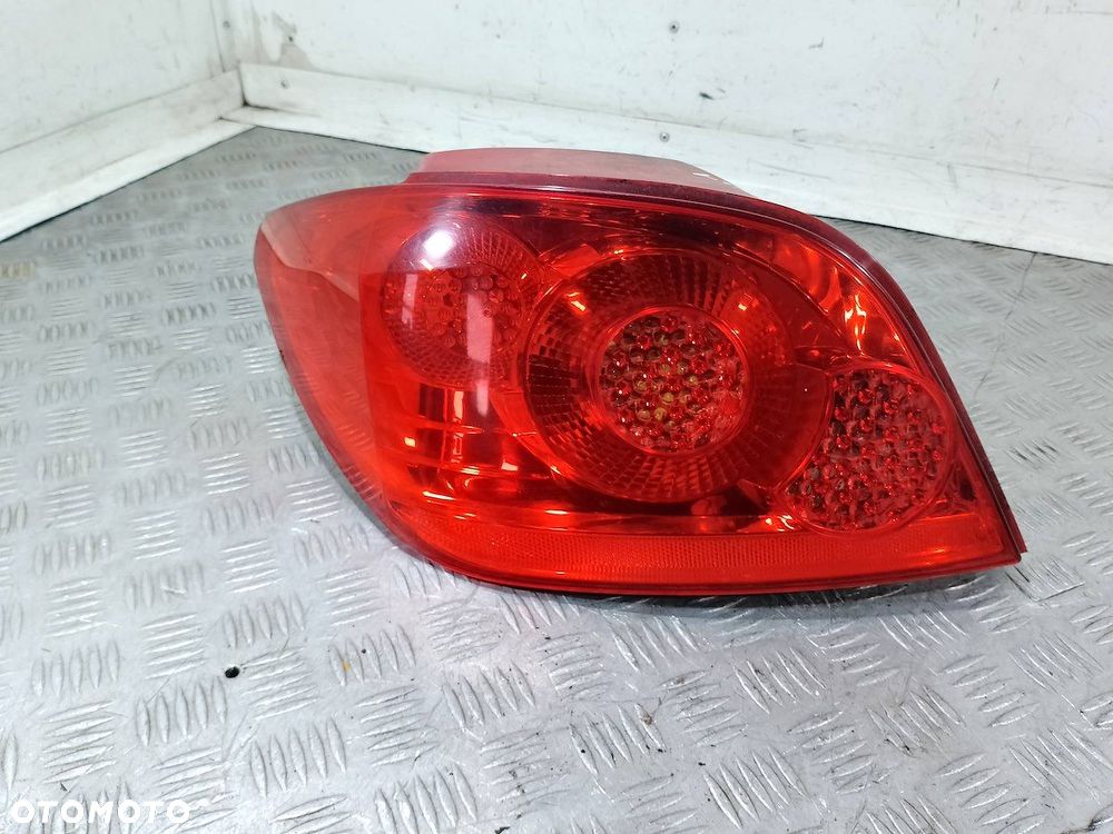 LAMPA TYLNA LEWA PEUGEOT 307 HATCHBACK - 1