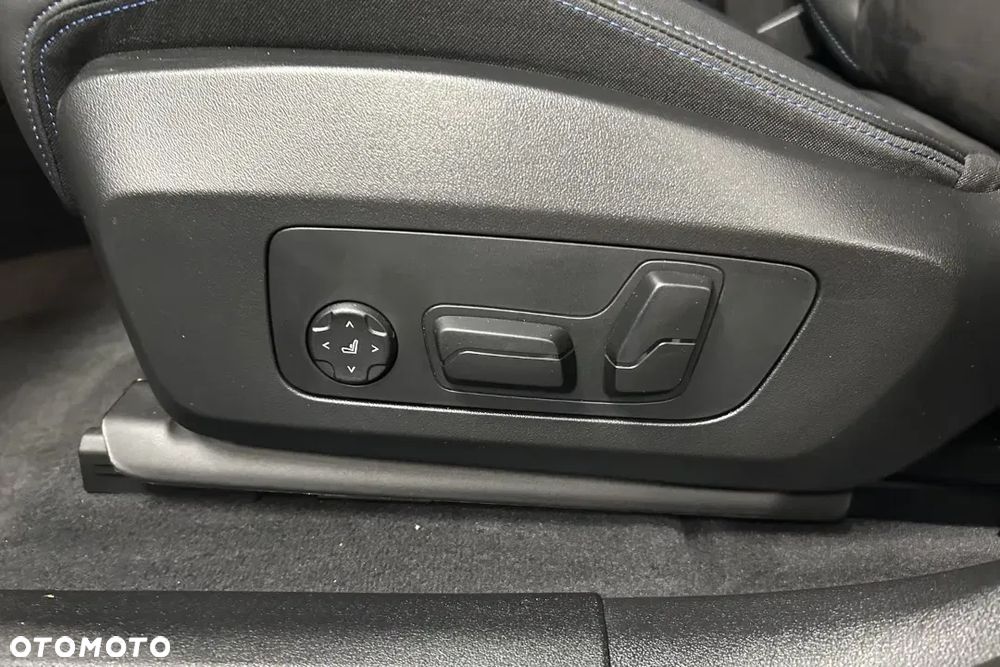 BMW iX2 eDrive20 66.5kWh M Sport - 24