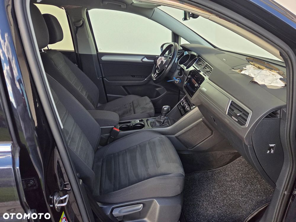 Volkswagen Touran - 11