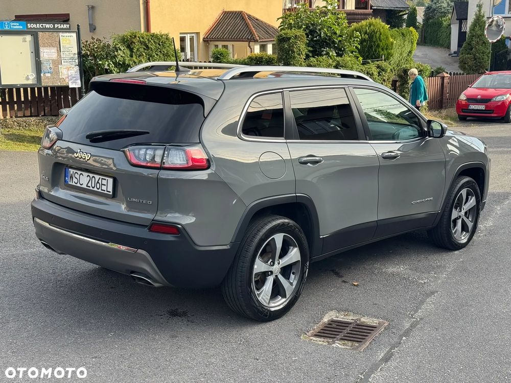 Jeep Cherokee - 4