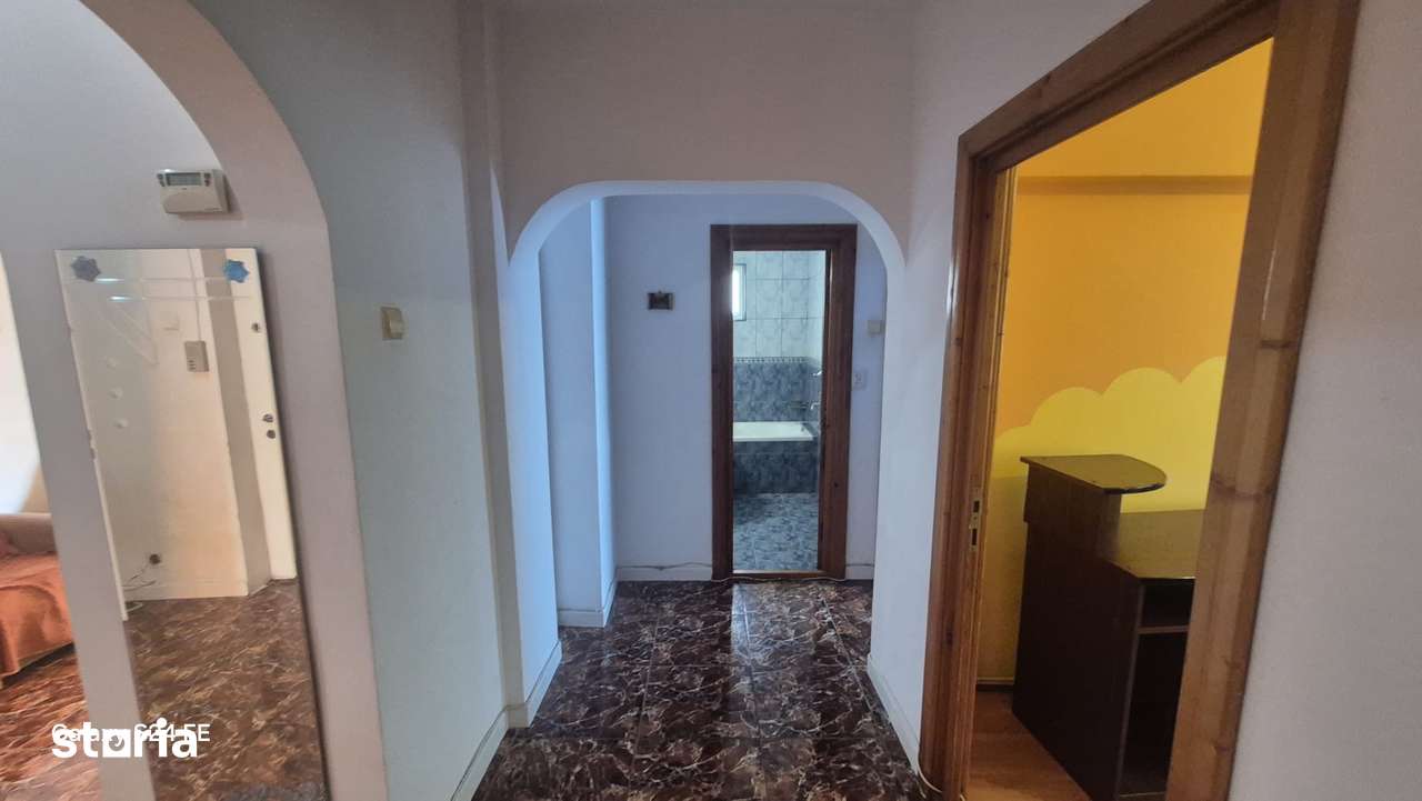 Apartament 3 Camere, Decomandat, Etaj 1, Zona 1 Mai — fotografia 1