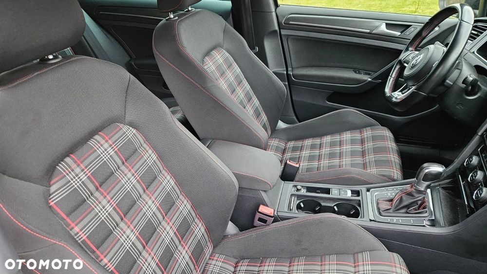 Volkswagen Golf VIII 2.0 TSI GTI DSG - 16
