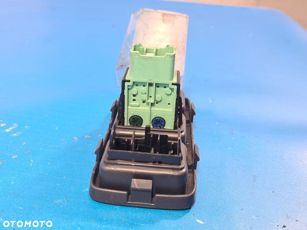 PRZEŁĄCZNIK ŚWIATEŁ  SUZUKI SWIFT IV - 6