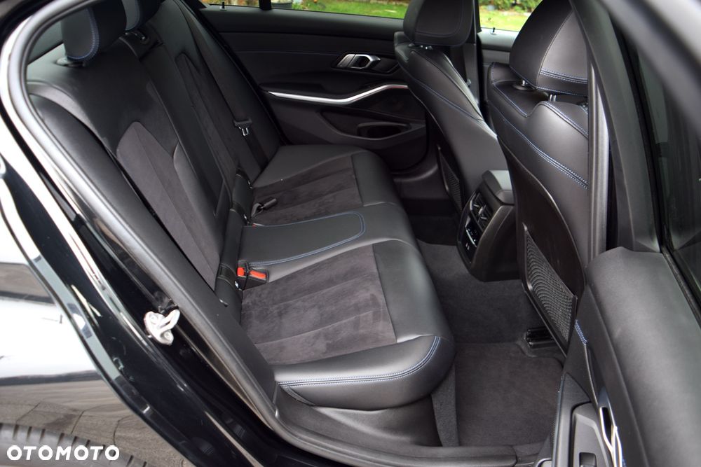BMW Seria 3 320d xDrive M Sport sport - 25