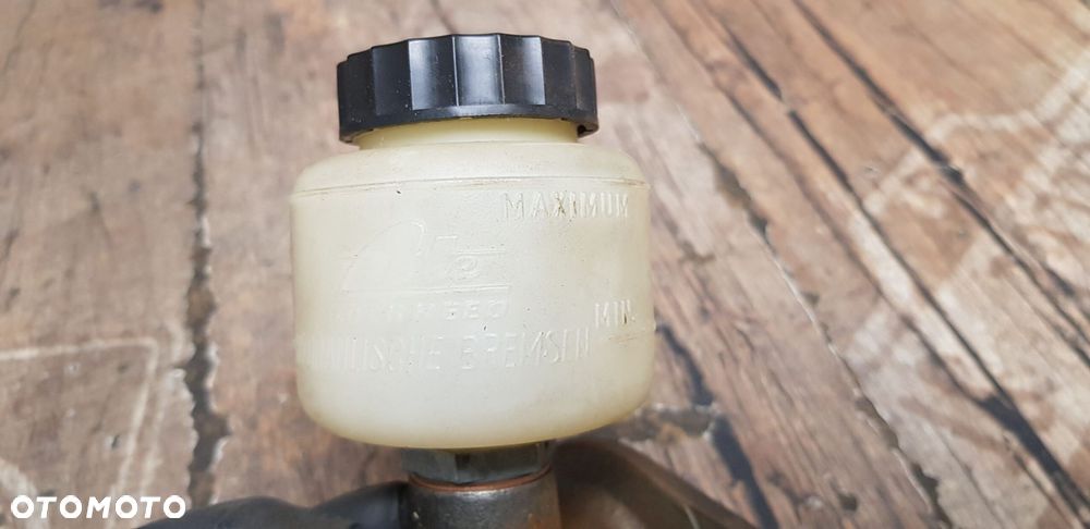 Pompa hamulcowa + zbiorniczek - 11