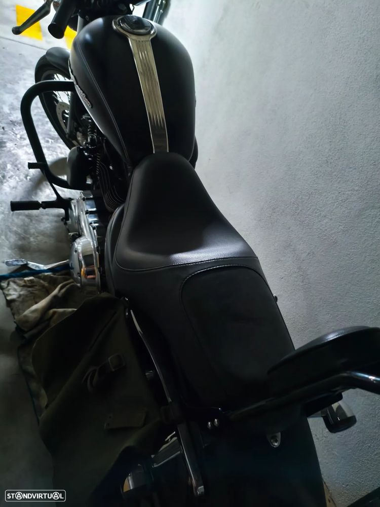 Harley-Davidson Sportster 1200 Custom - 22